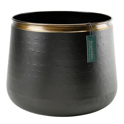 Steel Decorative floor pot. In black with a gold strip with no drainage holes for indoor houseplants, cacti and succulents. With a 27cm diameter.