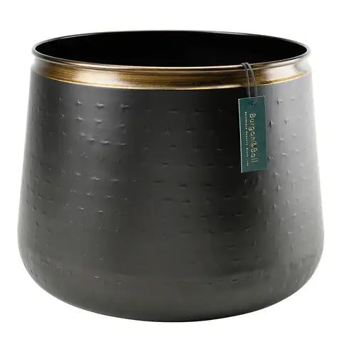 Steel Decorative floor pot. In black with a gold strip with no drainage holes for indoor houseplants, cacti and succulents. With a 27cm diameter.