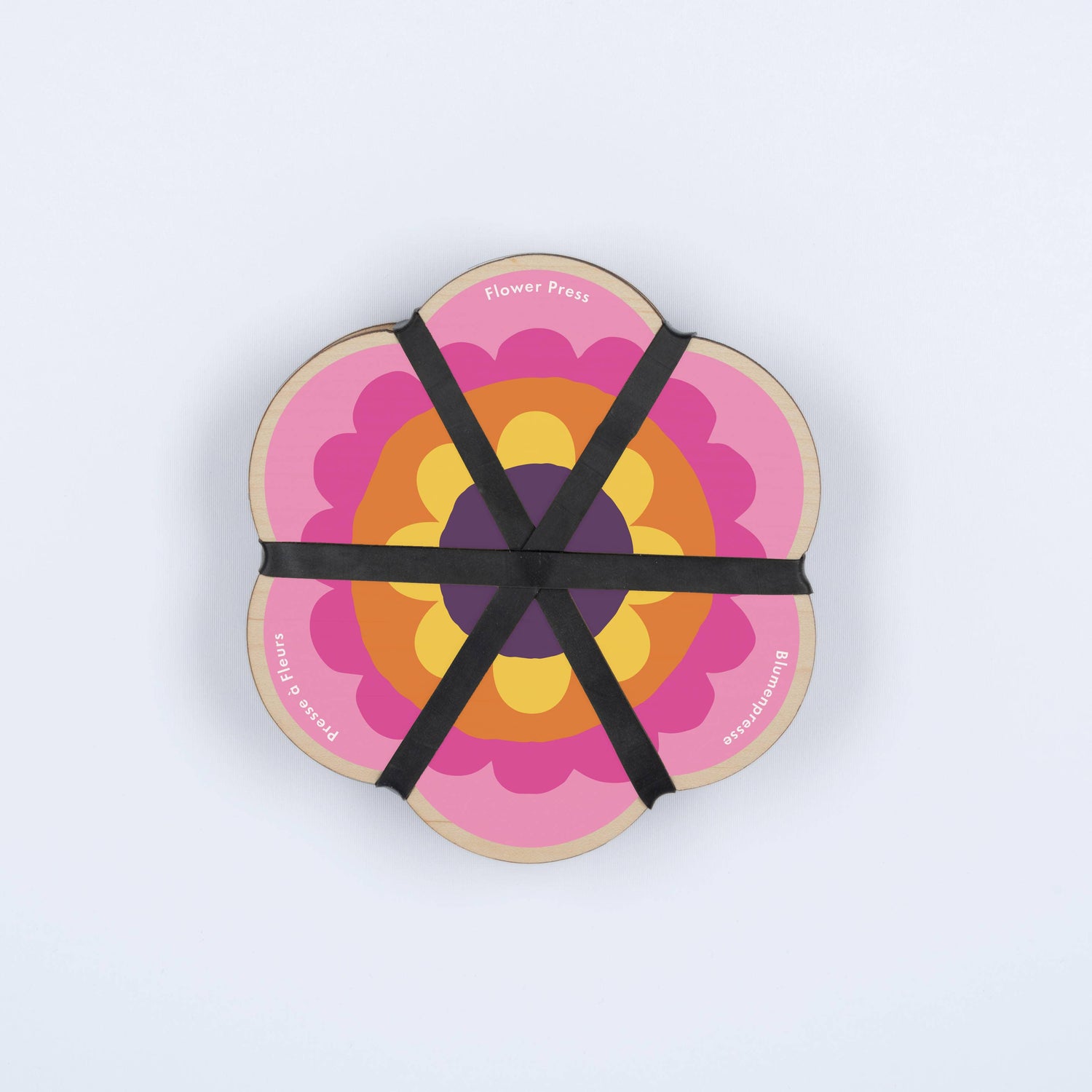 Pocket flower press that is a perfect size to press and dry flowers on the go. Flower-shaped in pink qnd yellow.. Strong elastic bands, 6 sheets of corrugated card and 10 sheets of sugar paper to ensure good pressing. 